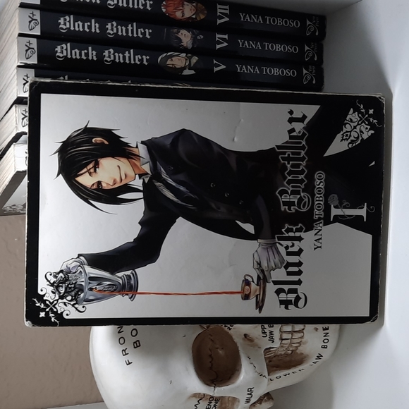 Black Butler Manga Volumes 1-7 Set. - Picture 2 of 9